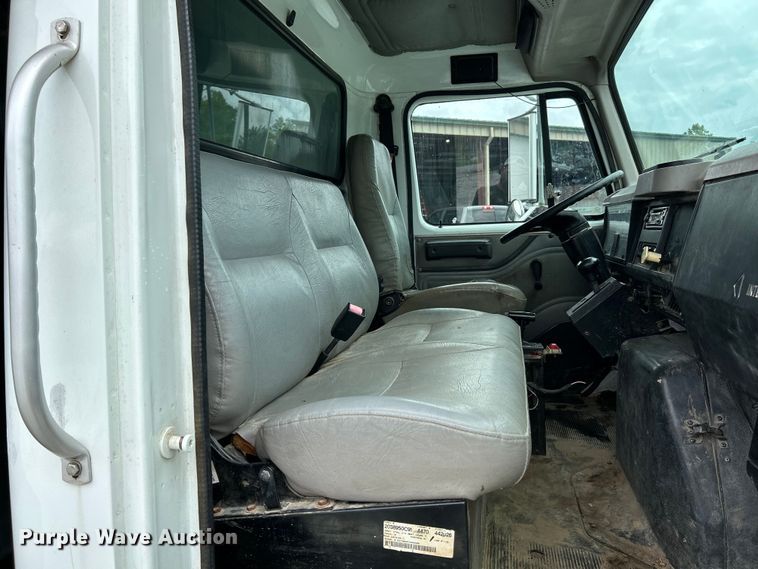 image for item NL9444 1997 International 4700  dump truck