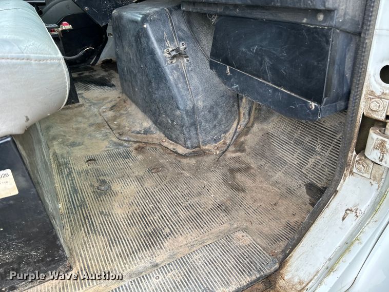 image for item NL9444 1997 International 4700  dump truck