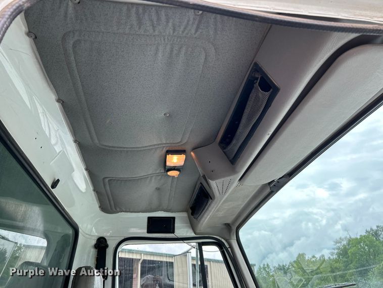 image for item NL9444 1997 International 4700  dump truck