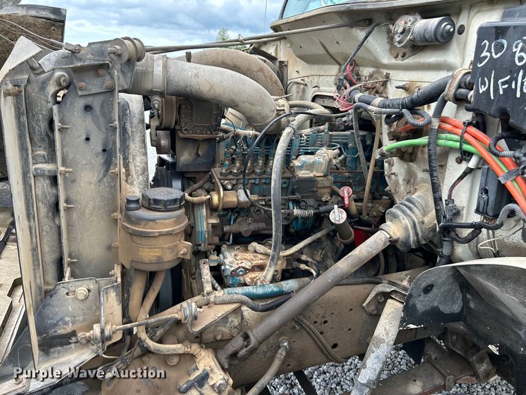 image for item NL9444 1997 International 4700  dump truck