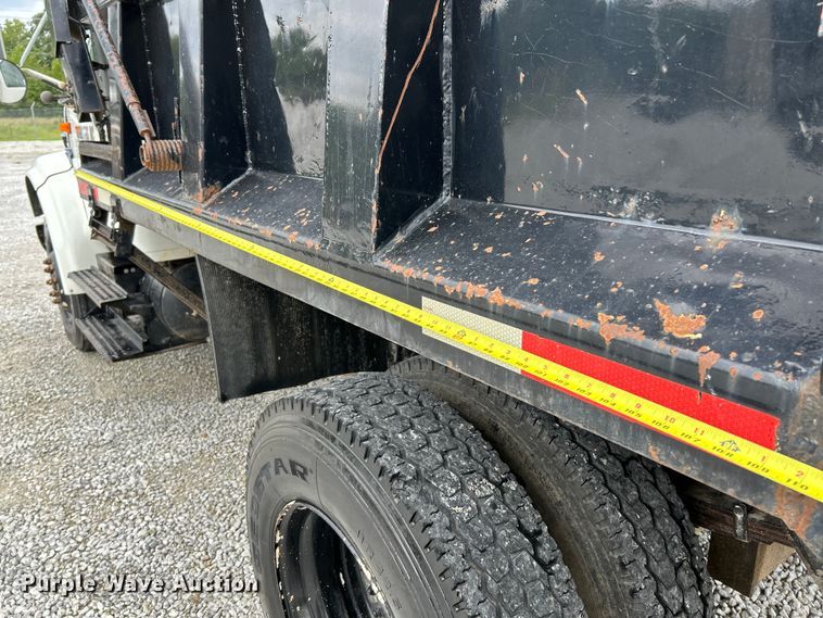 image for item NL9444 1997 International 4700  dump truck