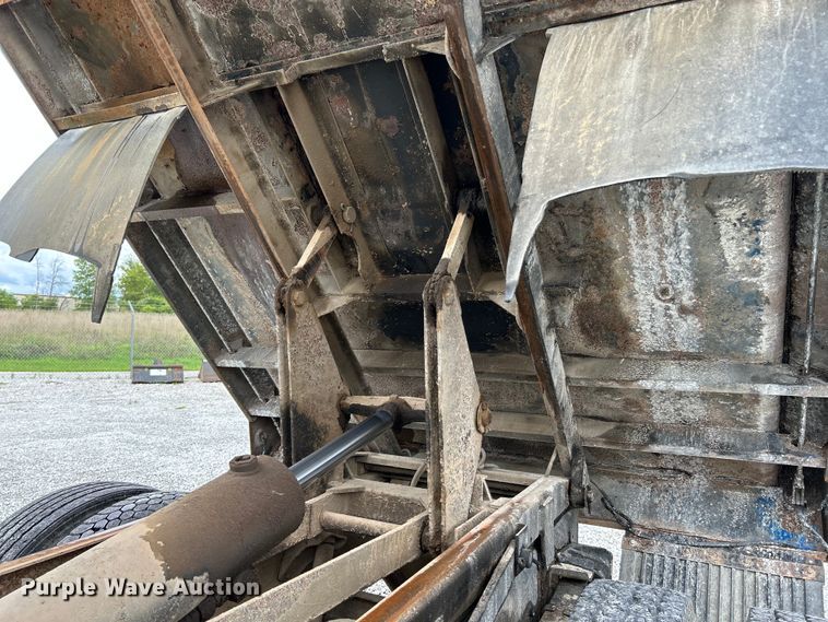 image for item NL9444 1997 International 4700  dump truck