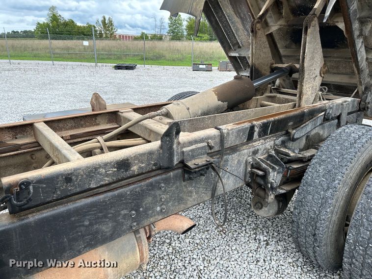 image for item NL9444 1997 International 4700  dump truck