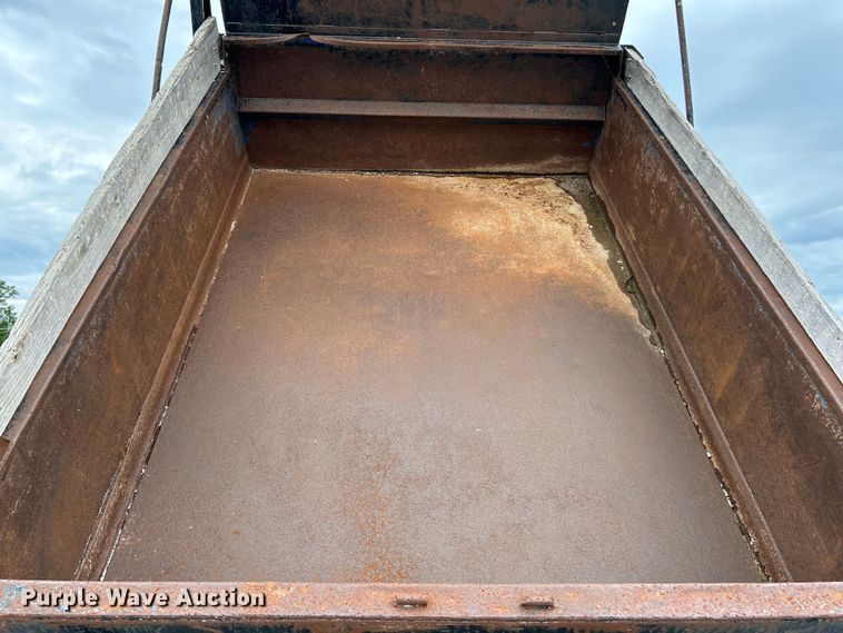 image for item NL9444 1997 International 4700  dump truck