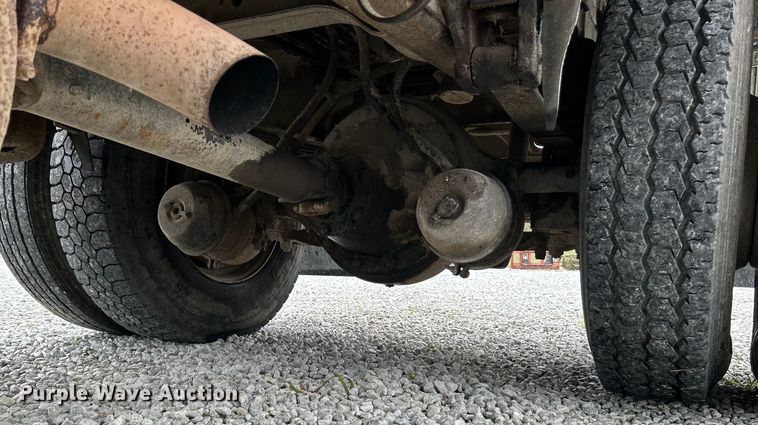 image for item NL9444 1997 International 4700  dump truck