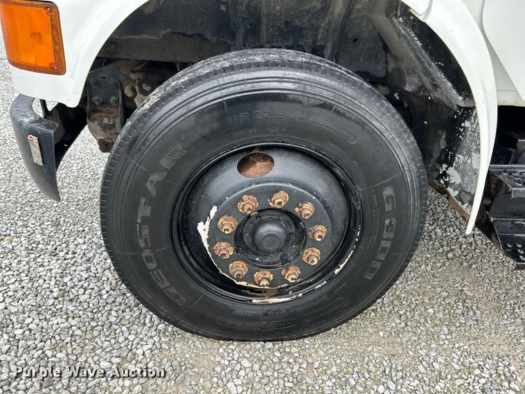 image for item NL9444 1997 International 4700  dump truck