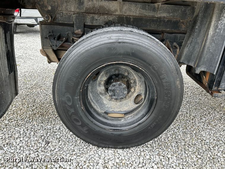 image for item NL9444 1997 International 4700  dump truck