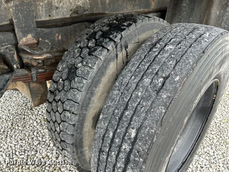 image for item NL9444 1997 International 4700  dump truck