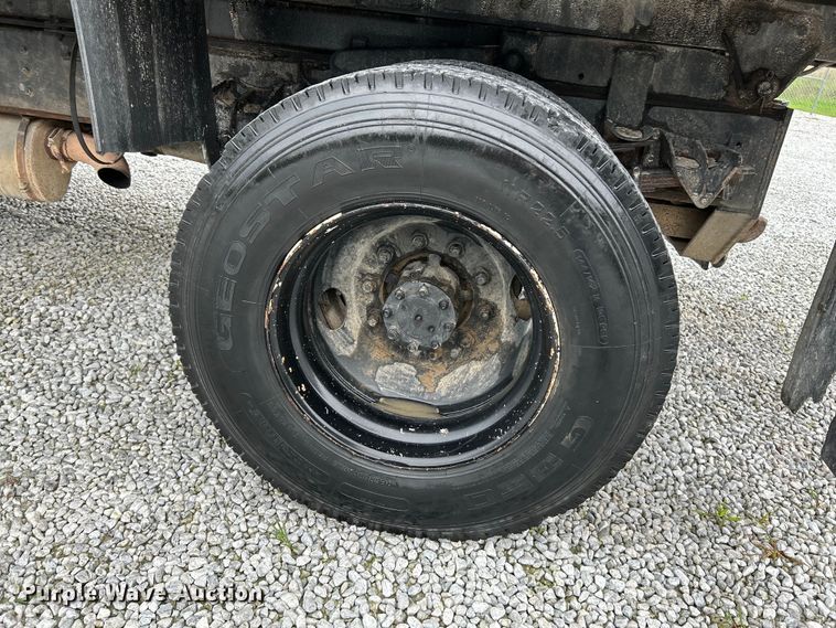 image for item NL9444 1997 International 4700  dump truck