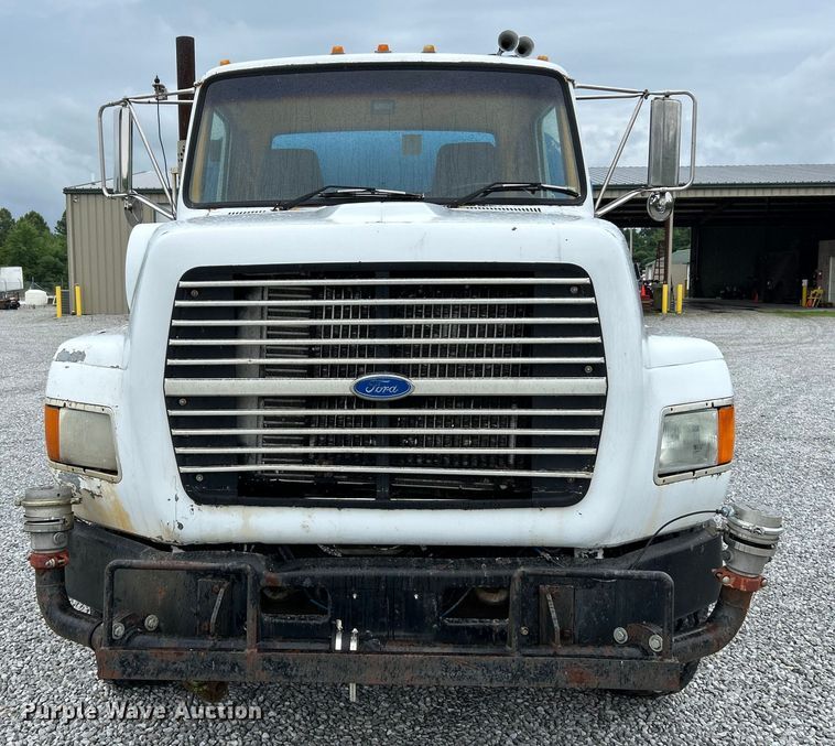 image for item NL9447 1995 Ford L8000 tank truck