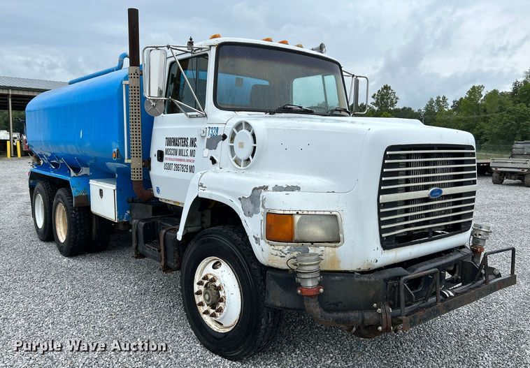 image for item NL9447 1995 Ford L8000 tank truck