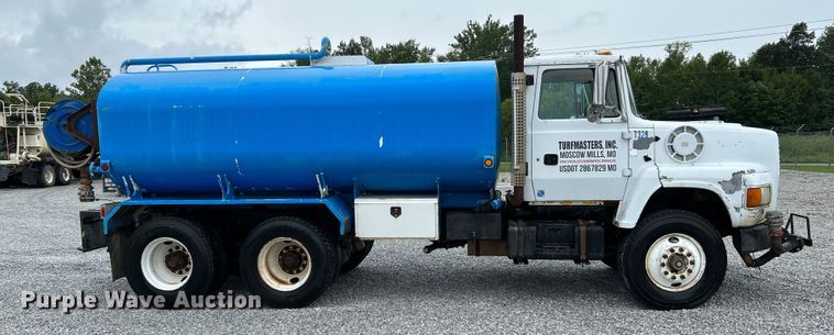 image for item NL9447 1995 Ford L8000 tank truck