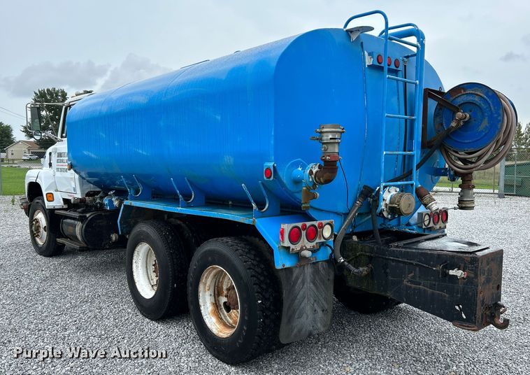 image for item NL9447 1995 Ford L8000 tank truck
