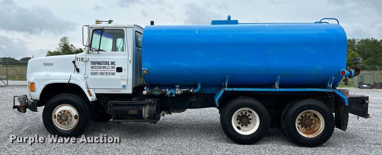 image for item NL9447 1995 Ford L8000 tank truck