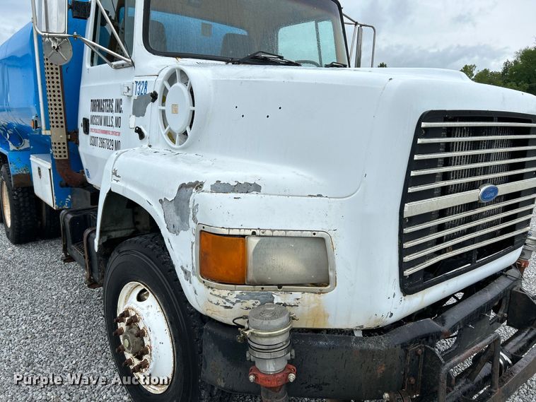 image for item NL9447 1995 Ford L8000 tank truck