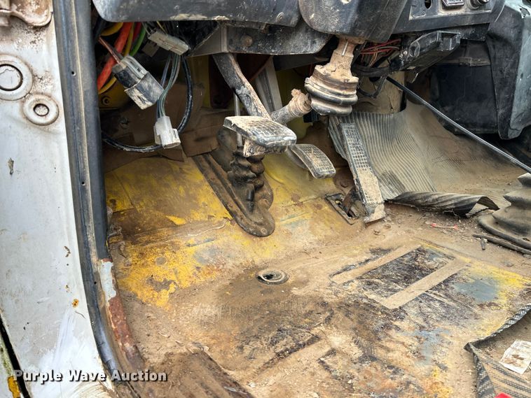 image for item NL9447 1995 Ford L8000 tank truck