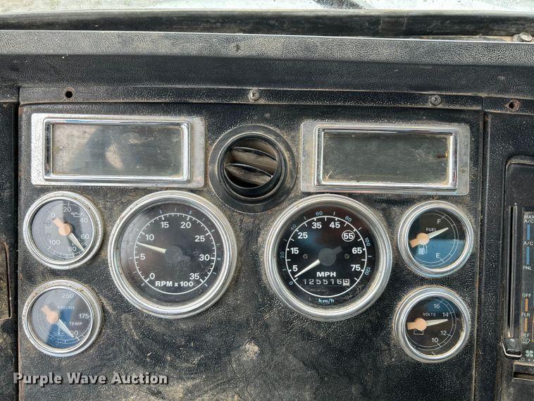 image for item NL9447 1995 Ford L8000 tank truck