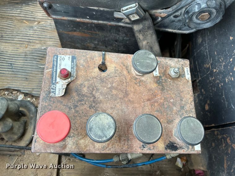 image for item NL9447 1995 Ford L8000 tank truck