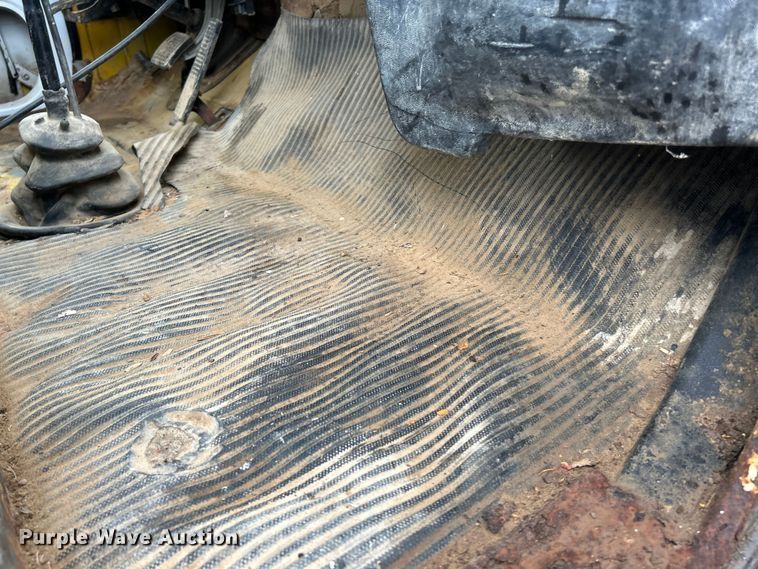 image for item NL9447 1995 Ford L8000 tank truck