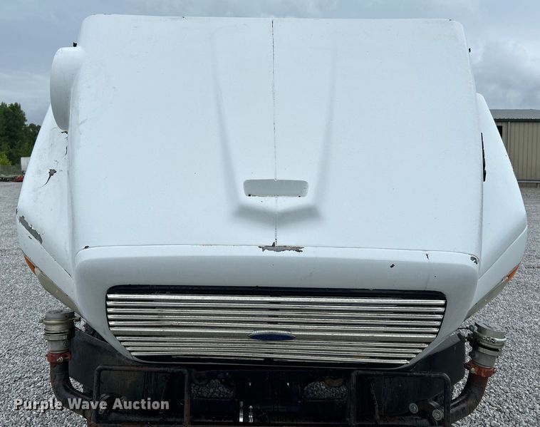 image for item NL9447 1995 Ford L8000 tank truck
