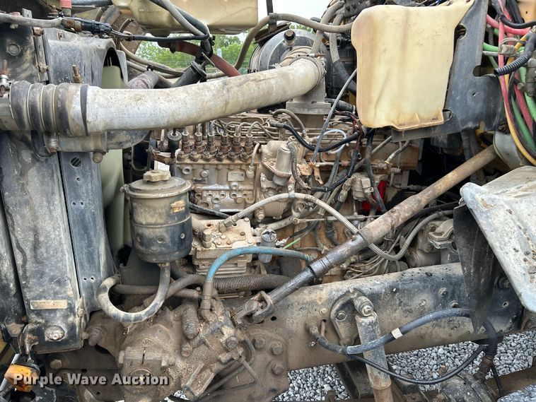 image for item NL9447 1995 Ford L8000 tank truck