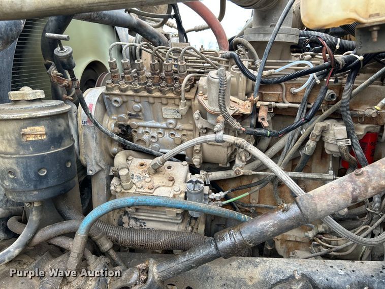 image for item NL9447 1995 Ford L8000 tank truck