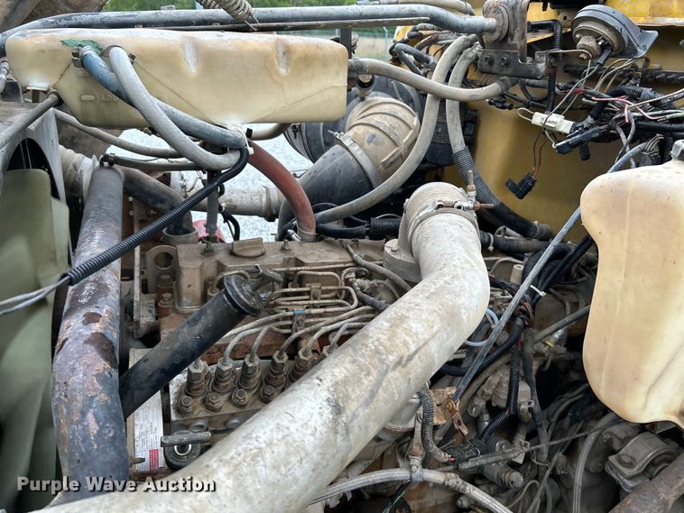 image for item NL9447 1995 Ford L8000 tank truck