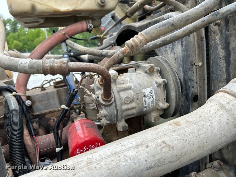 image for item NL9447 1995 Ford L8000 tank truck