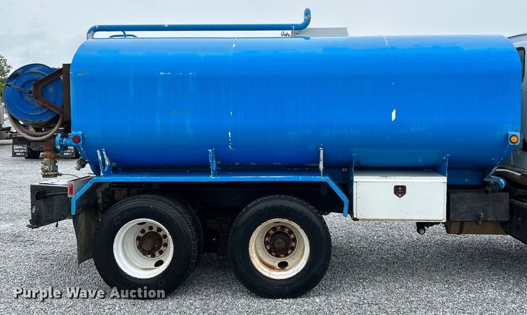 image for item NL9447 1995 Ford L8000 tank truck
