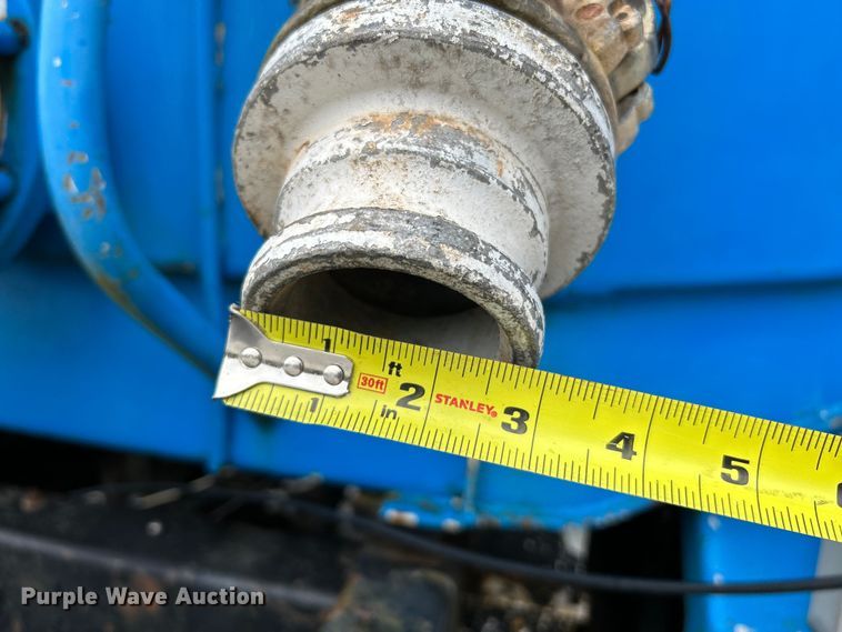 image for item NL9447 1995 Ford L8000 tank truck