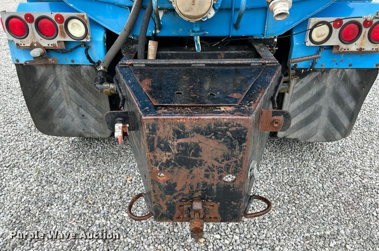 image for item NL9447 1995 Ford L8000 tank truck