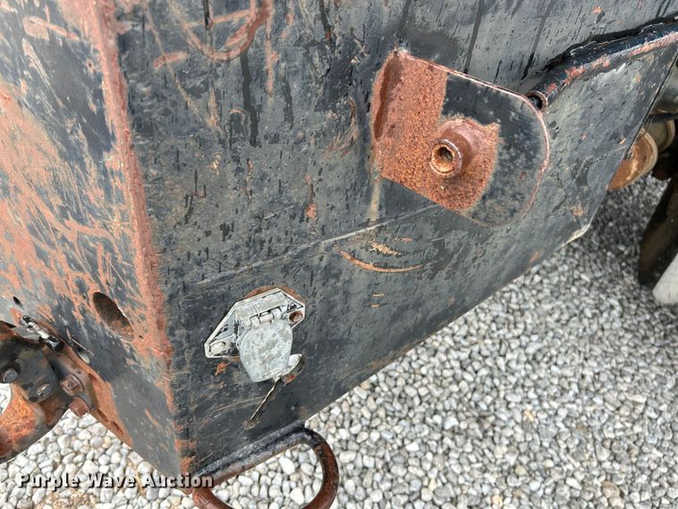 image for item NL9447 1995 Ford L8000 tank truck