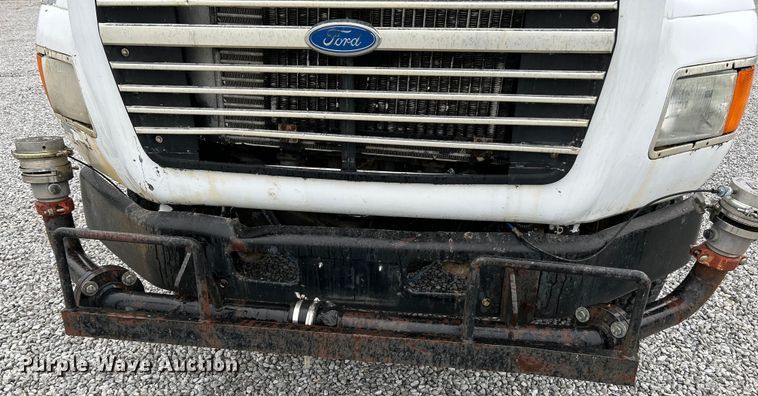 image for item NL9447 1995 Ford L8000 tank truck
