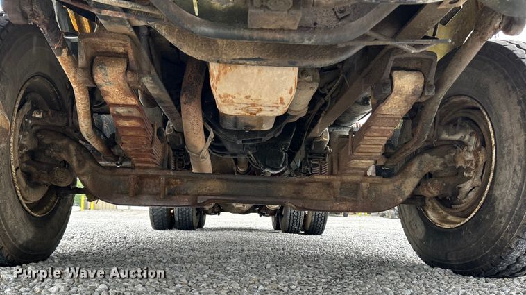 image for item NL9447 1995 Ford L8000 tank truck