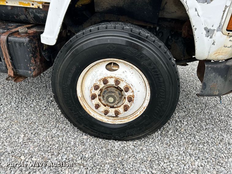 image for item NL9447 1995 Ford L8000 tank truck
