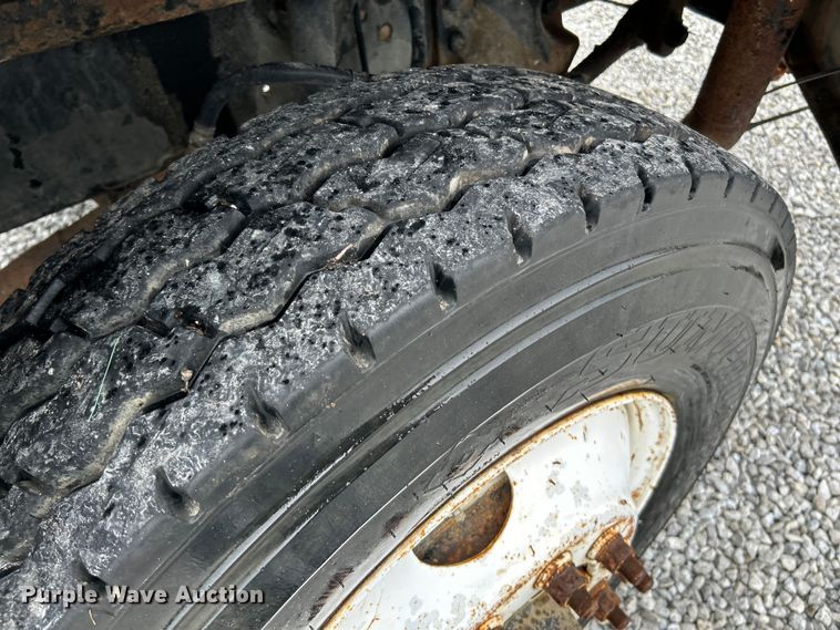 image for item NL9447 1995 Ford L8000 tank truck