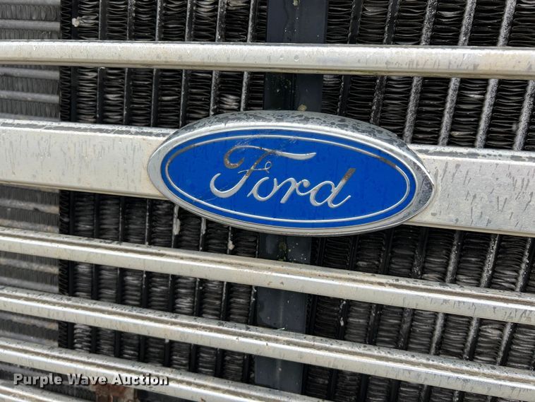 image for item NL9447 1995 Ford L8000 tank truck