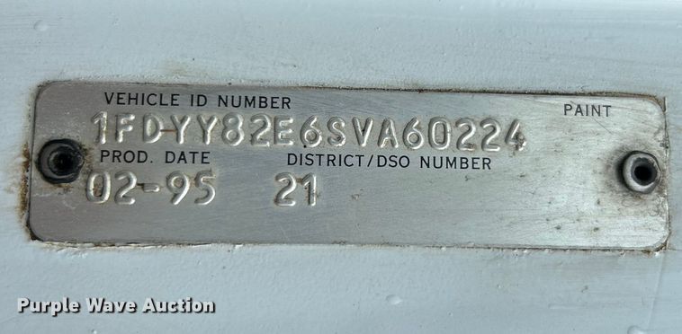 image for item NL9447 1995 Ford L8000 tank truck