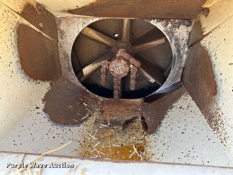 image for item NL9448 2014 Finn B70  straw blower