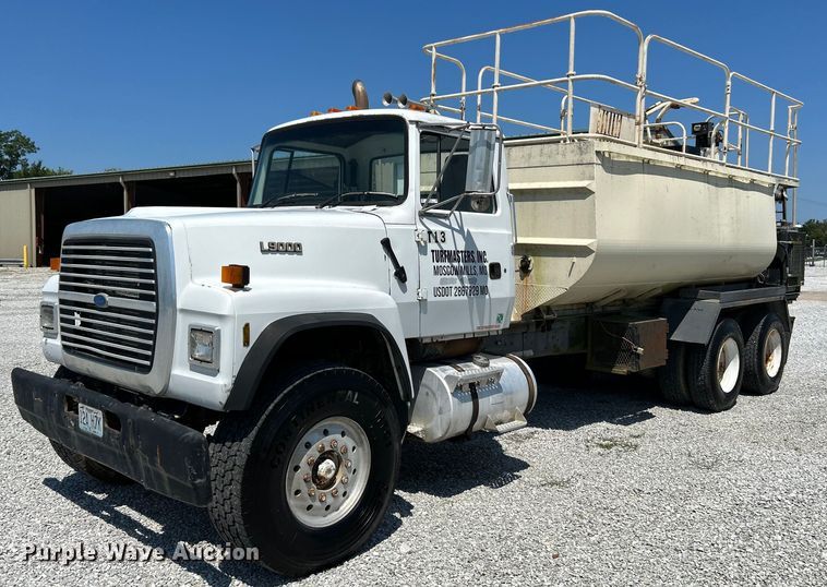 image for item NL9450 1995 Ford L9000 hydroseeder truck