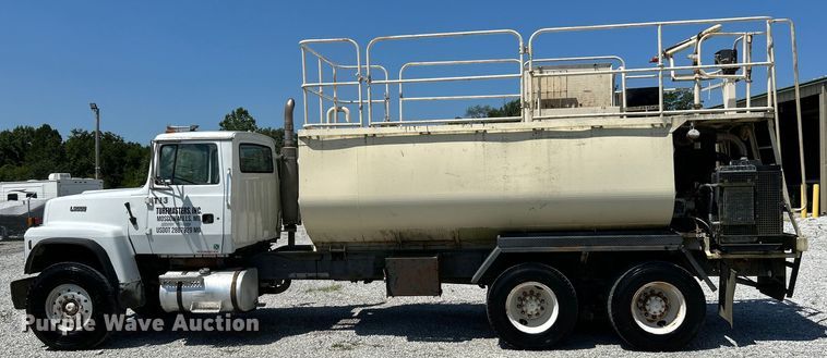 image for item NL9450 1995 Ford L9000 hydroseeder truck