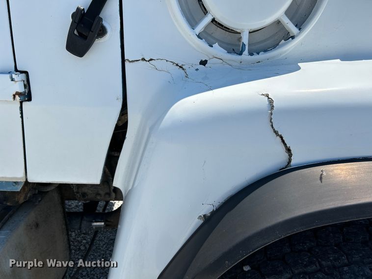 image for item NL9450 1995 Ford L9000 hydroseeder truck