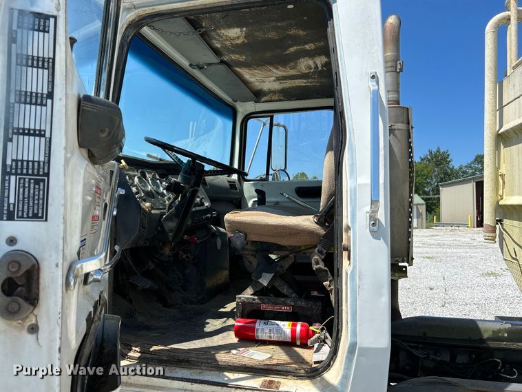 image for item NL9450 1995 Ford L9000 hydroseeder truck