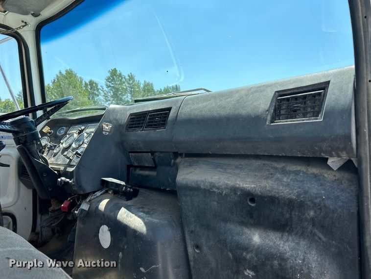 image for item NL9450 1995 Ford L9000 hydroseeder truck