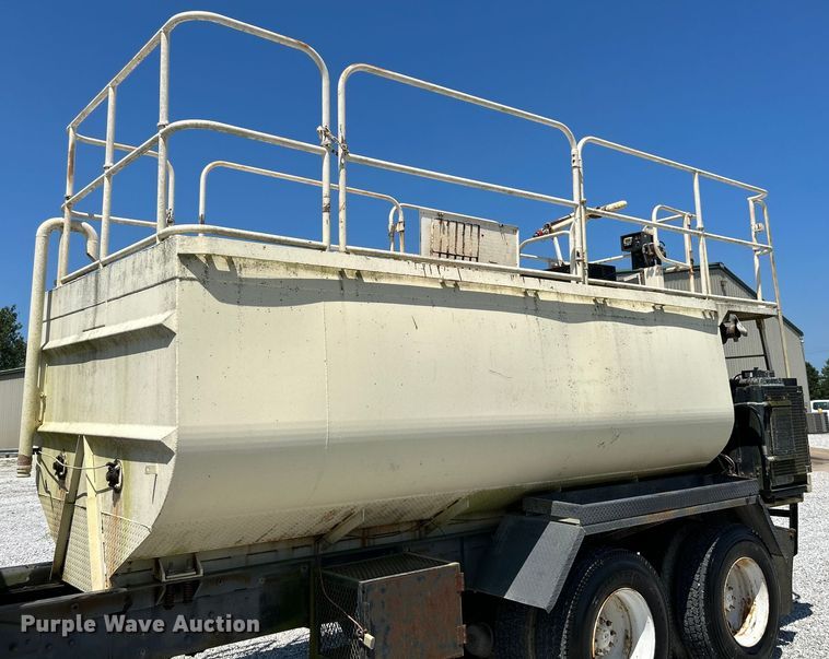 image for item NL9450 1995 Ford L9000 hydroseeder truck