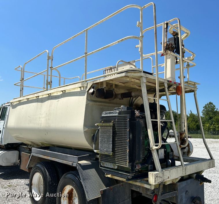 image for item NL9450 1995 Ford L9000 hydroseeder truck