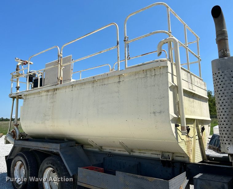 image for item NL9450 1995 Ford L9000 hydroseeder truck