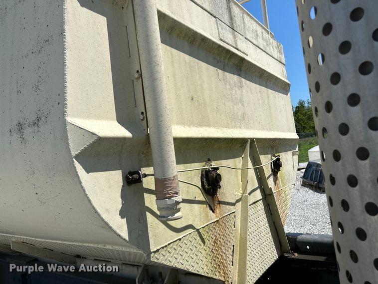 image for item NL9450 1995 Ford L9000 hydroseeder truck