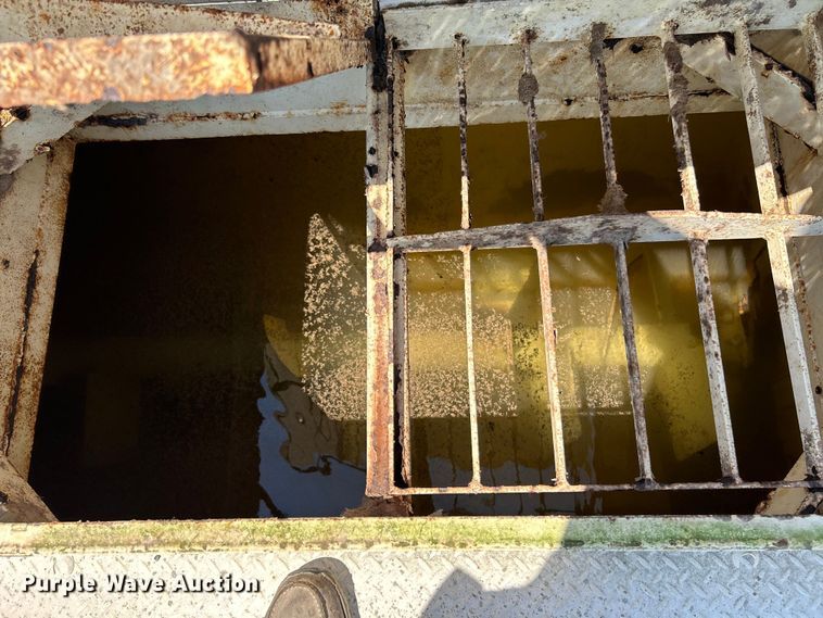 image for item NL9450 1995 Ford L9000 hydroseeder truck