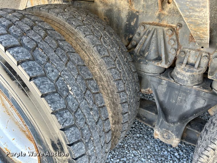 image for item NL9450 1995 Ford L9000 hydroseeder truck